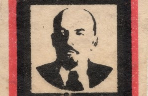 Konterfei von Lenin, auf Kontraste reduziert, als Trauermarke mit Stempel